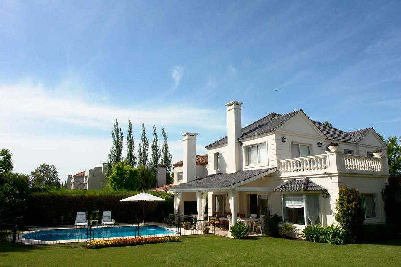 Casas en Alquiler en Pilar Casas en Alquiler en Pilar